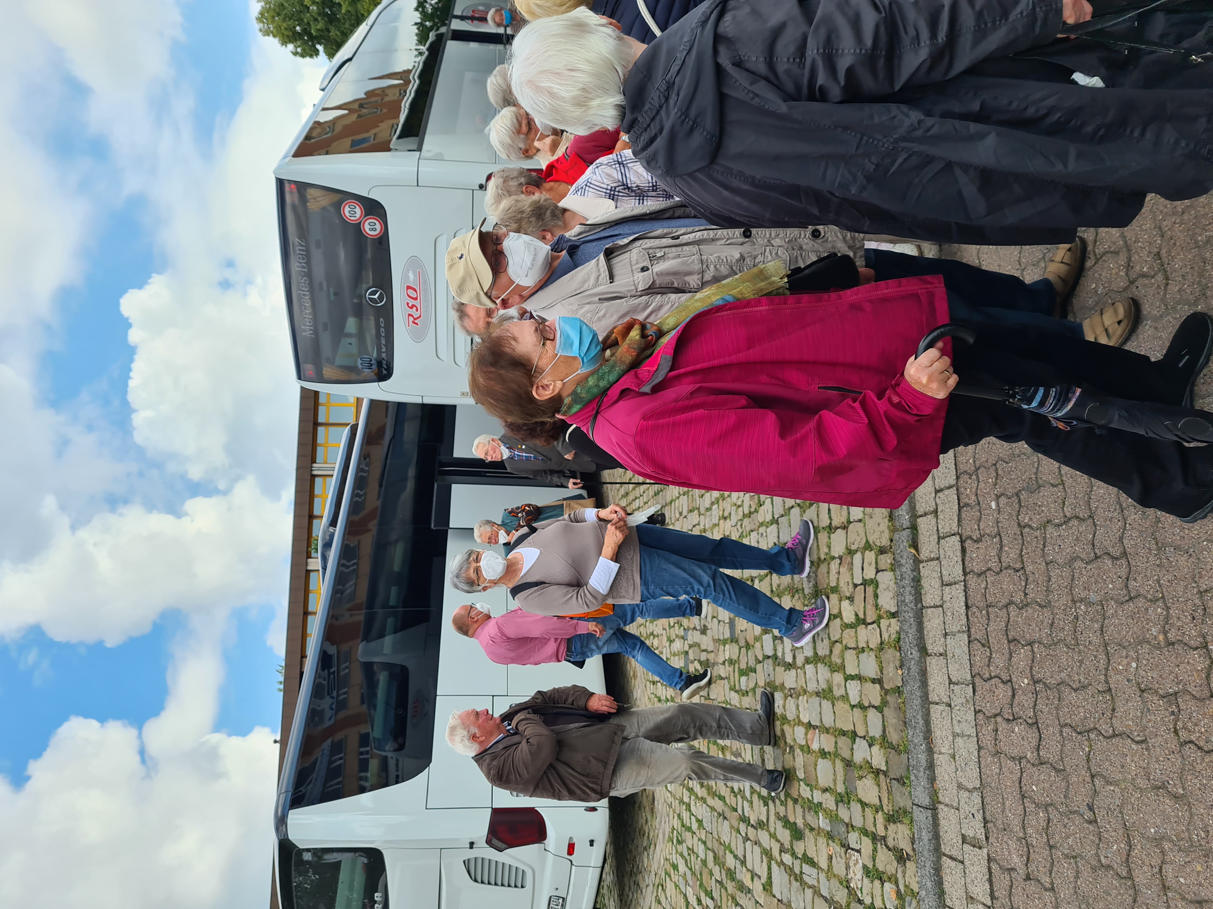 Die Busse parken in Hameln am Schiffsanleger
